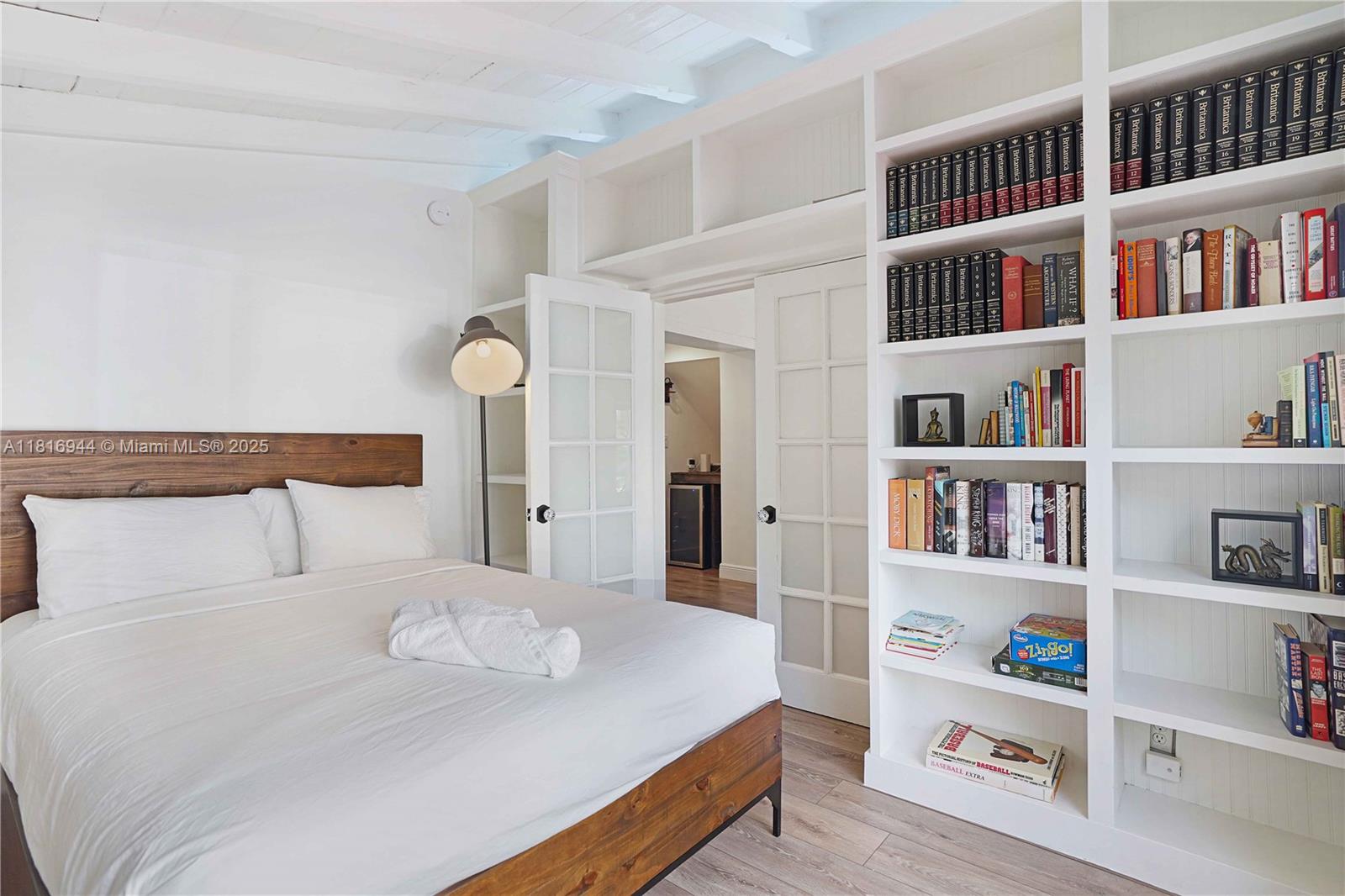 HOLLYWOOD BEACH - Residential