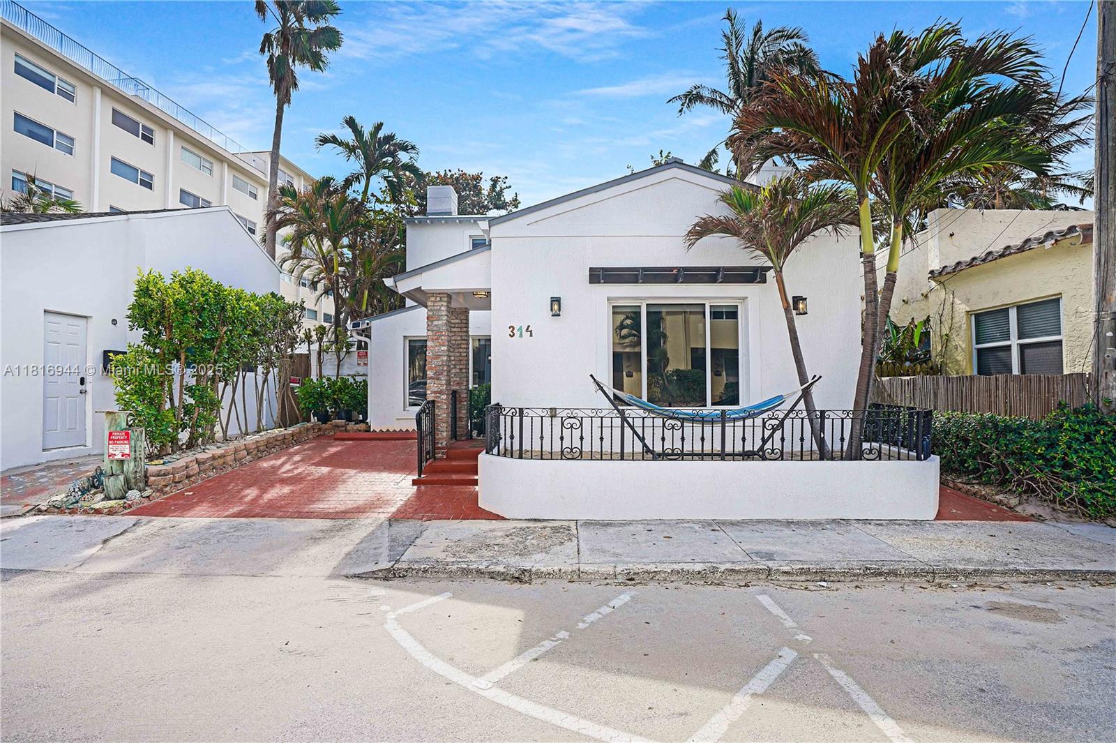 HOLLYWOOD BEACH - Residential