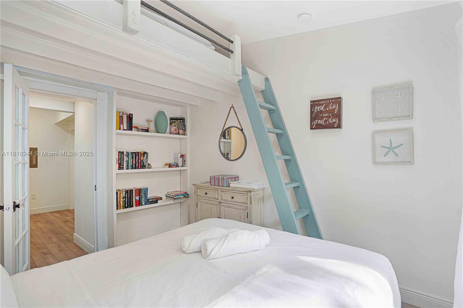 HOLLYWOOD BEACH - Residential