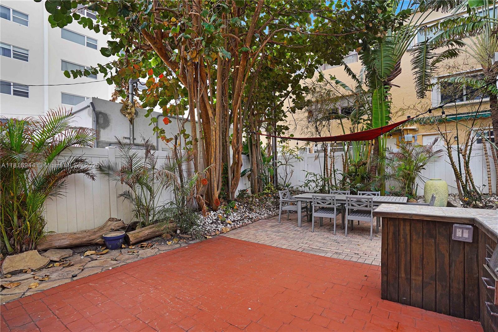 HOLLYWOOD BEACH - Residential