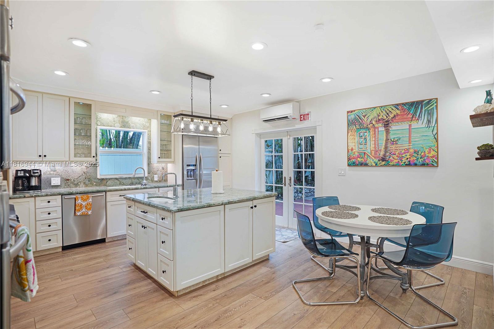 HOLLYWOOD BEACH - Residential