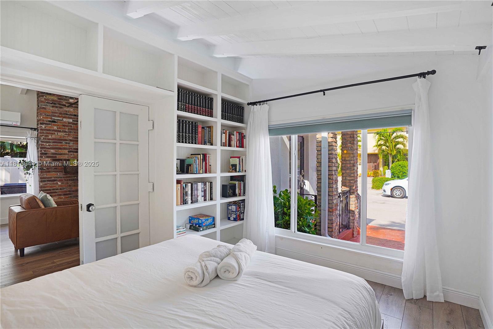 HOLLYWOOD BEACH - Residential