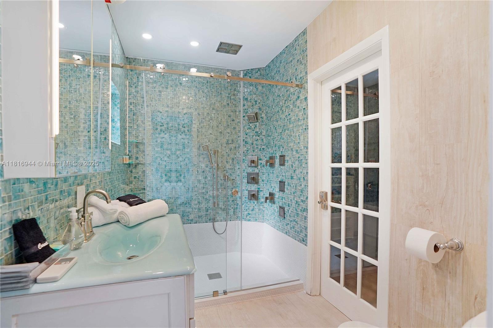 HOLLYWOOD BEACH - Residential