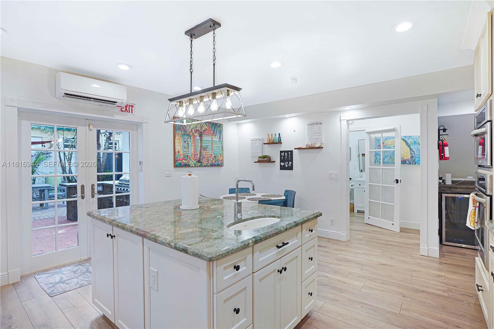 HOLLYWOOD BEACH - Residential