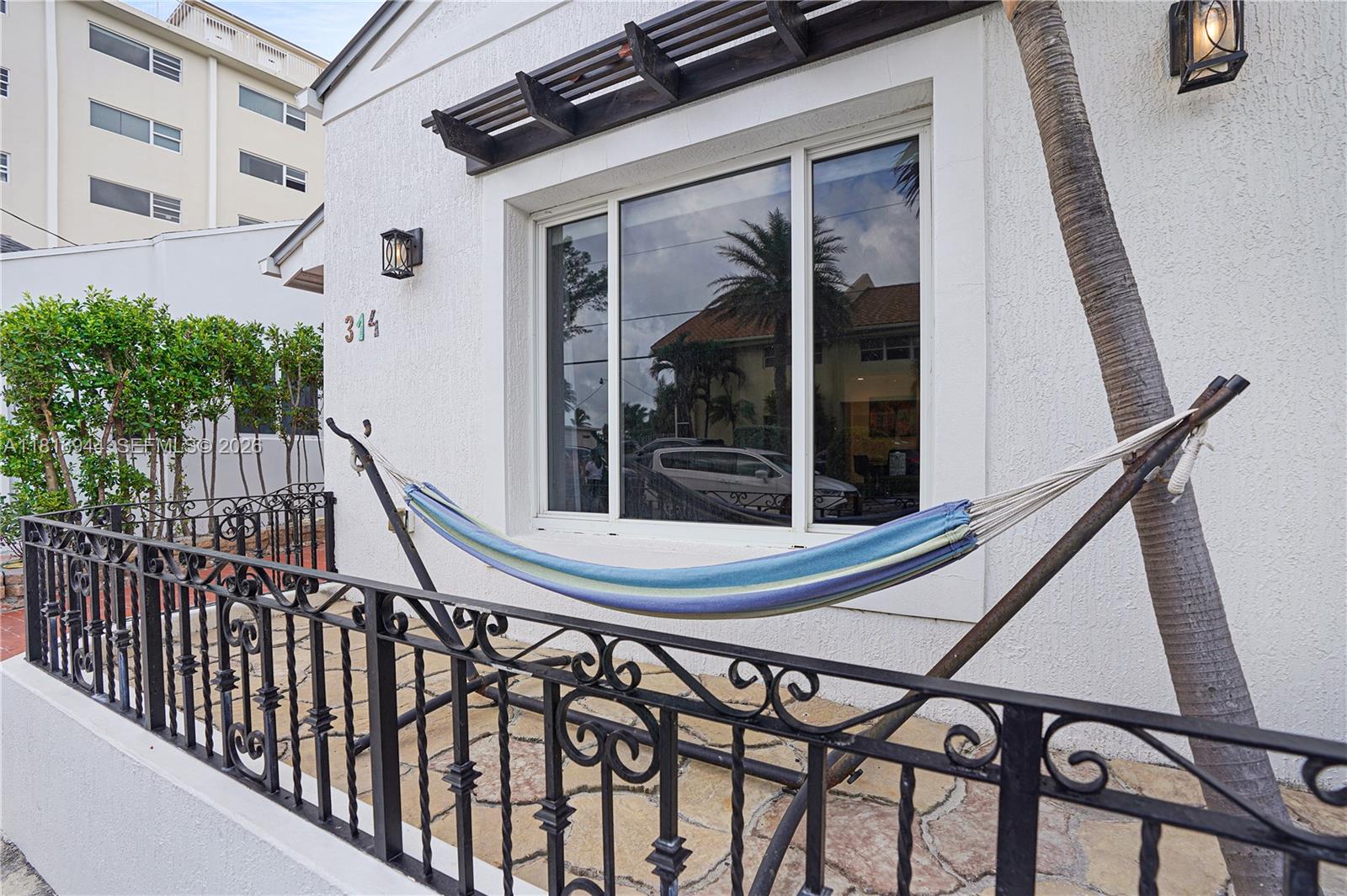 HOLLYWOOD BEACH - Residential