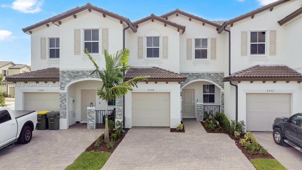 Lagos at ALTAMIRA - Residential Lease