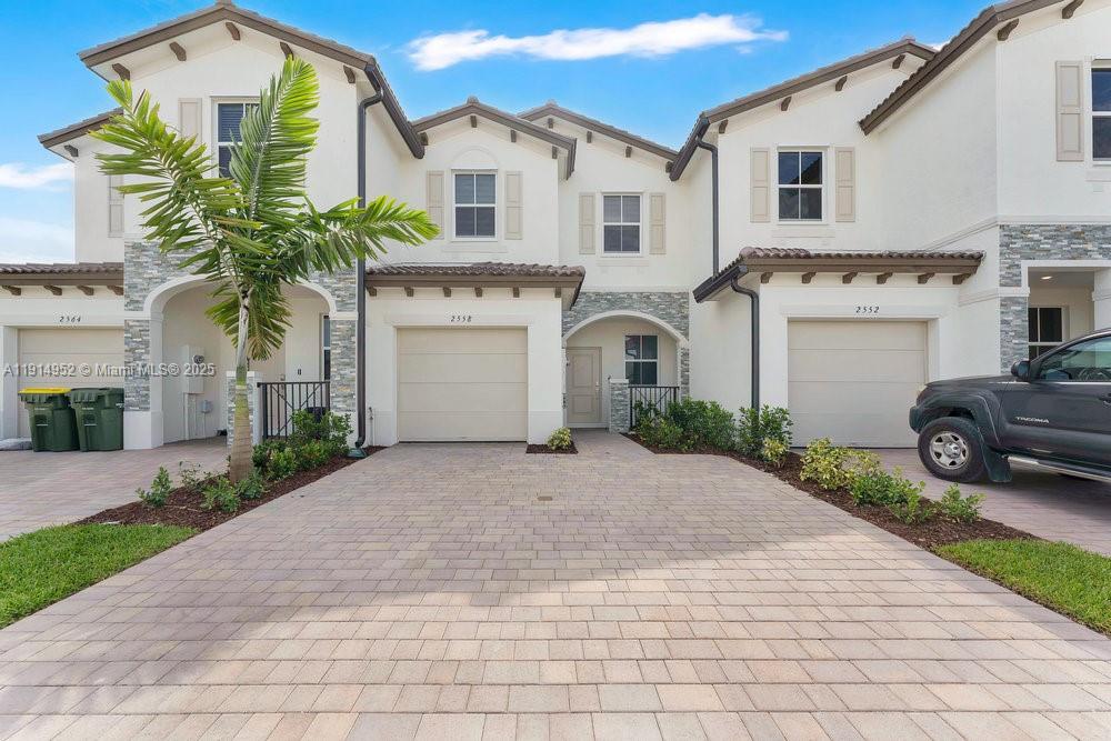 Lagos at ALTAMIRA - Residential Lease