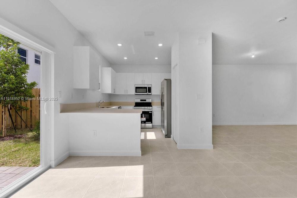 Lagos at ALTAMIRA - Residential Lease