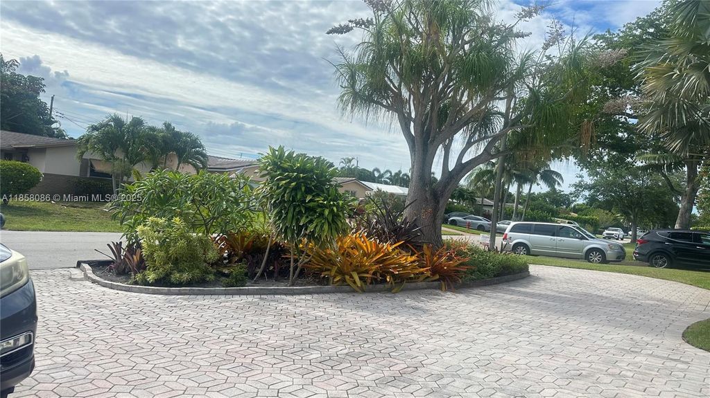 Photo of 5771 NE 19th Ter #1, Fort Lauderdale, FL 33308 (MLS # A11858086)