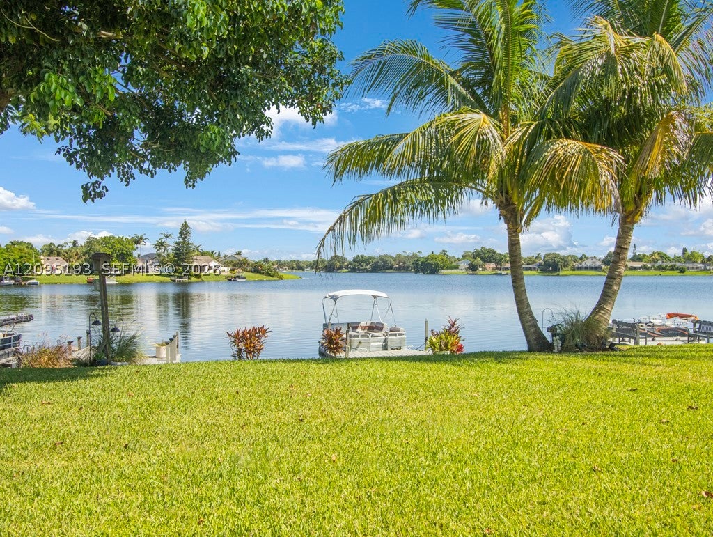 12911 Upper Cove Dr
