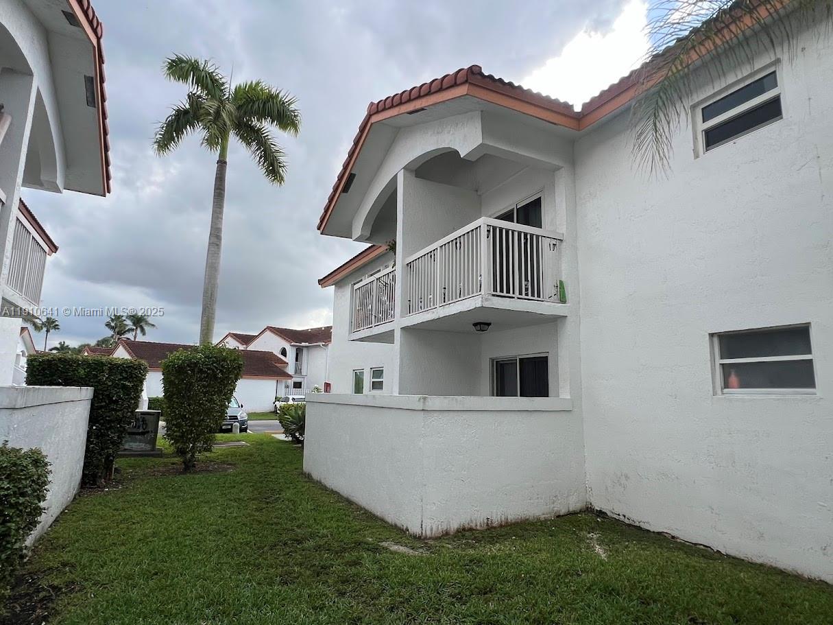 POINT LAKE CONDO IX - Residential