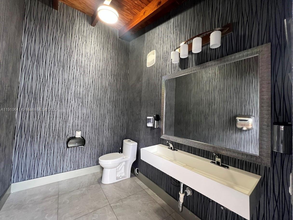 POINT LAKE CONDO IX - Residential