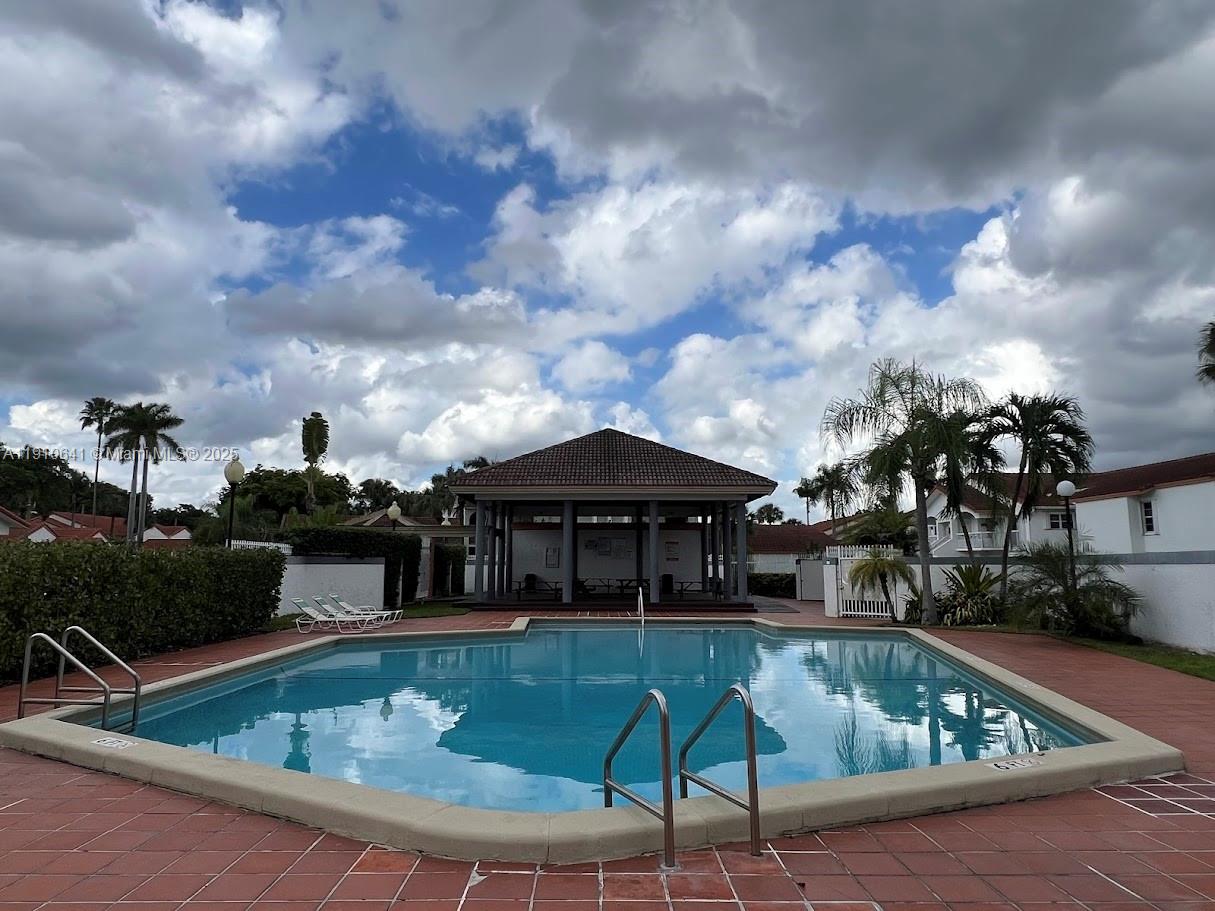 POINT LAKE CONDO IX - Residential