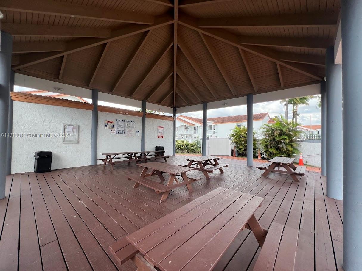 POINT LAKE CONDO IX - Residential