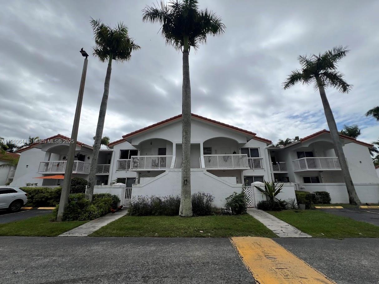 POINT LAKE CONDO IX - Residential