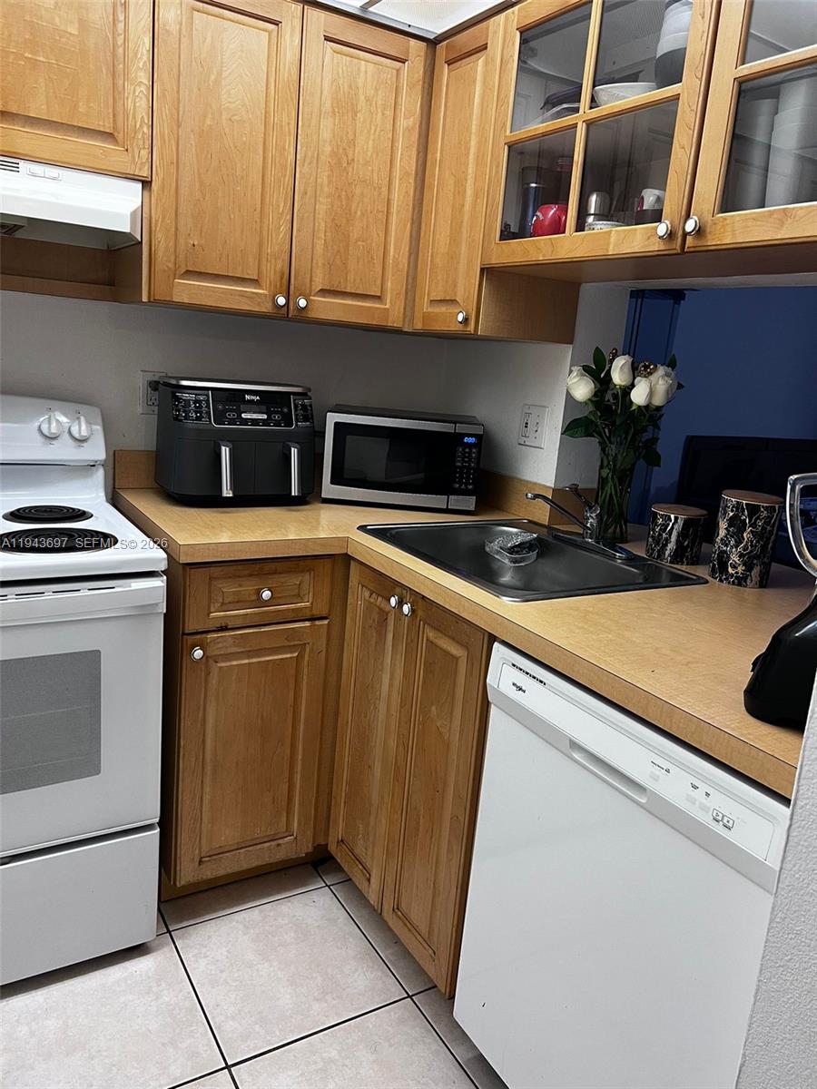 THE FOUNTAINS OF FONTAINE - Residential Lease