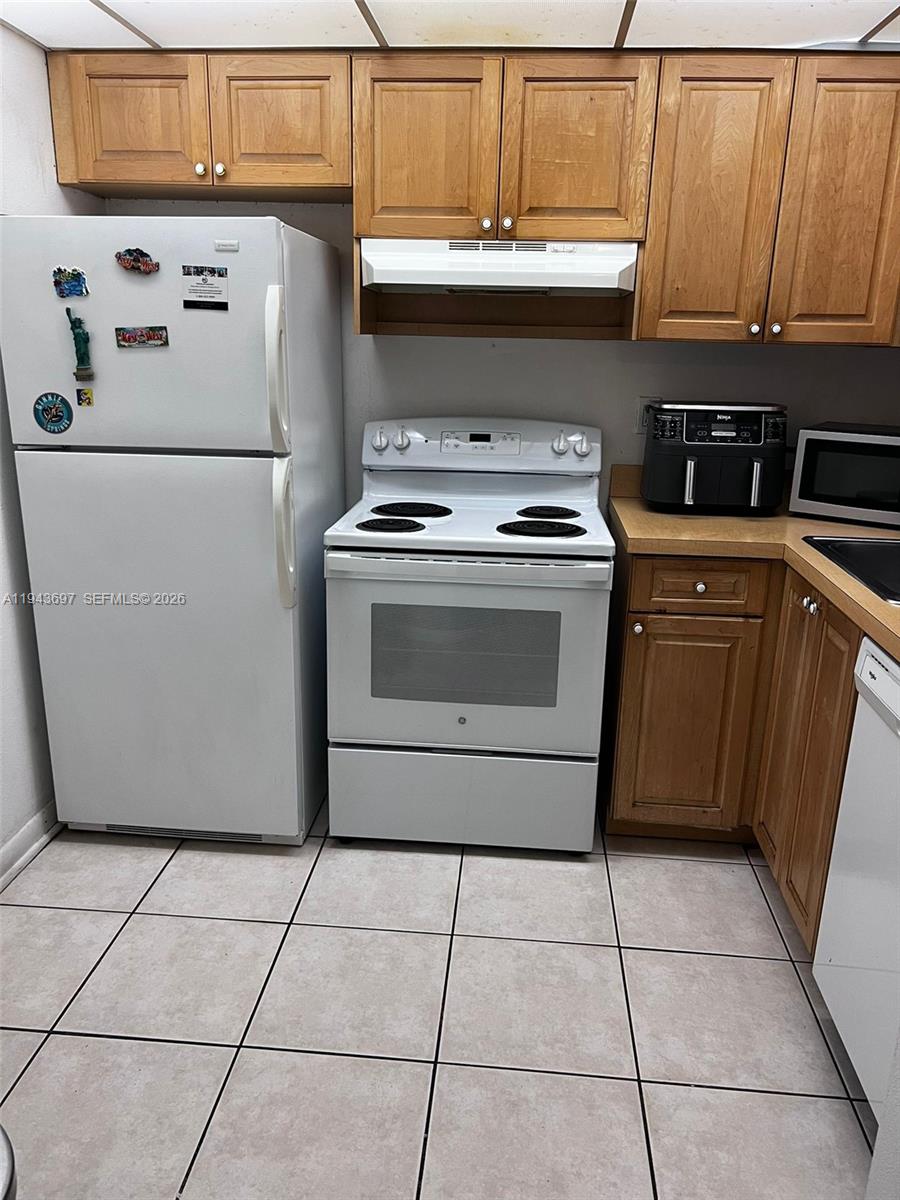 THE FOUNTAINS OF FONTAINE - Residential Lease