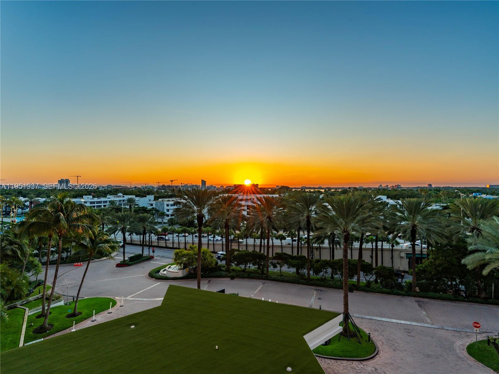 10275 Collins Ave 527