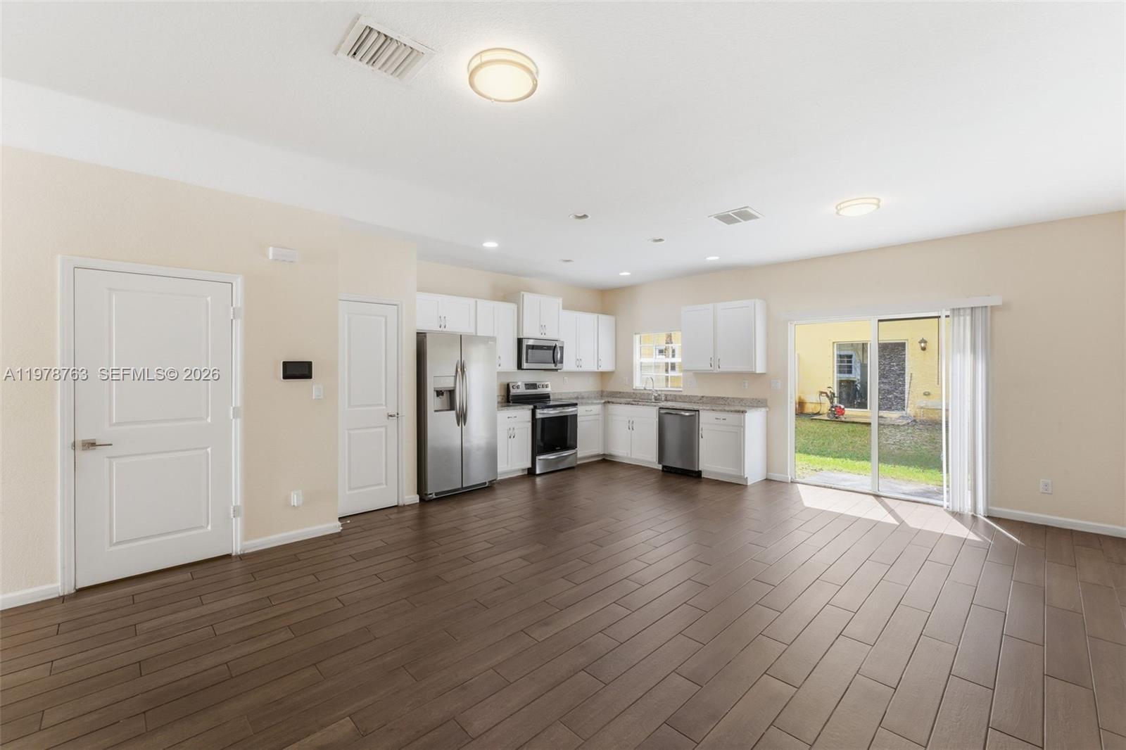 CRICKET CLUB - Residential