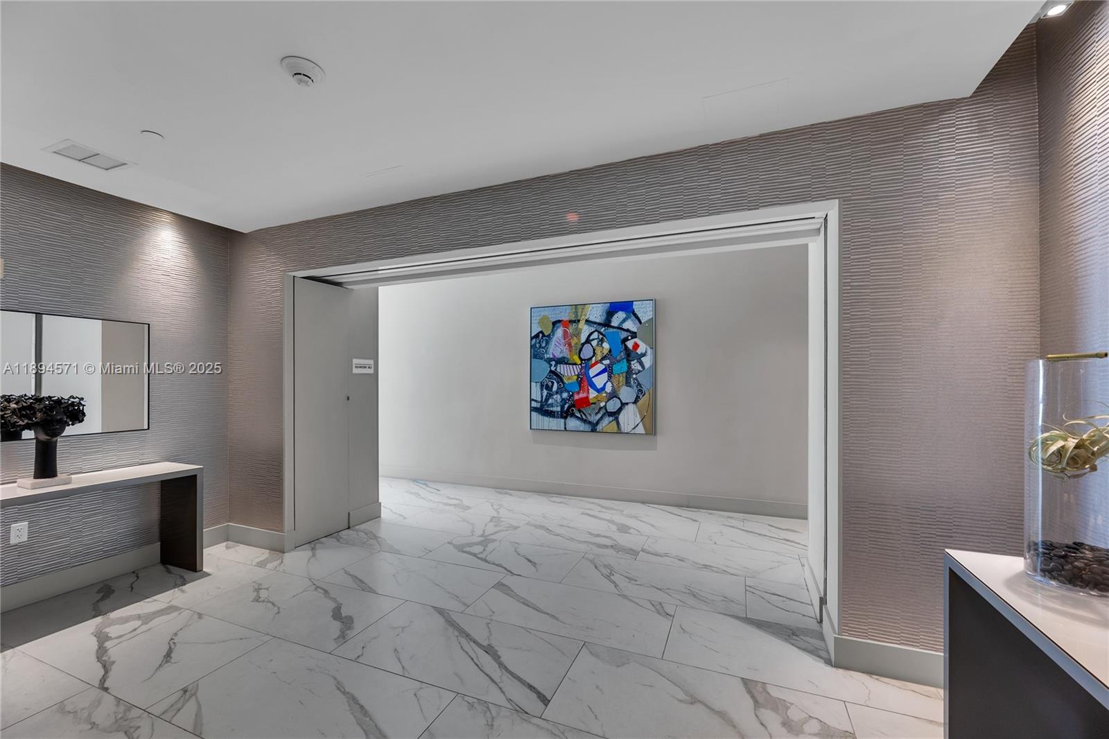 DIPLOMAT OCEANFRONT RESID - Residential Lease