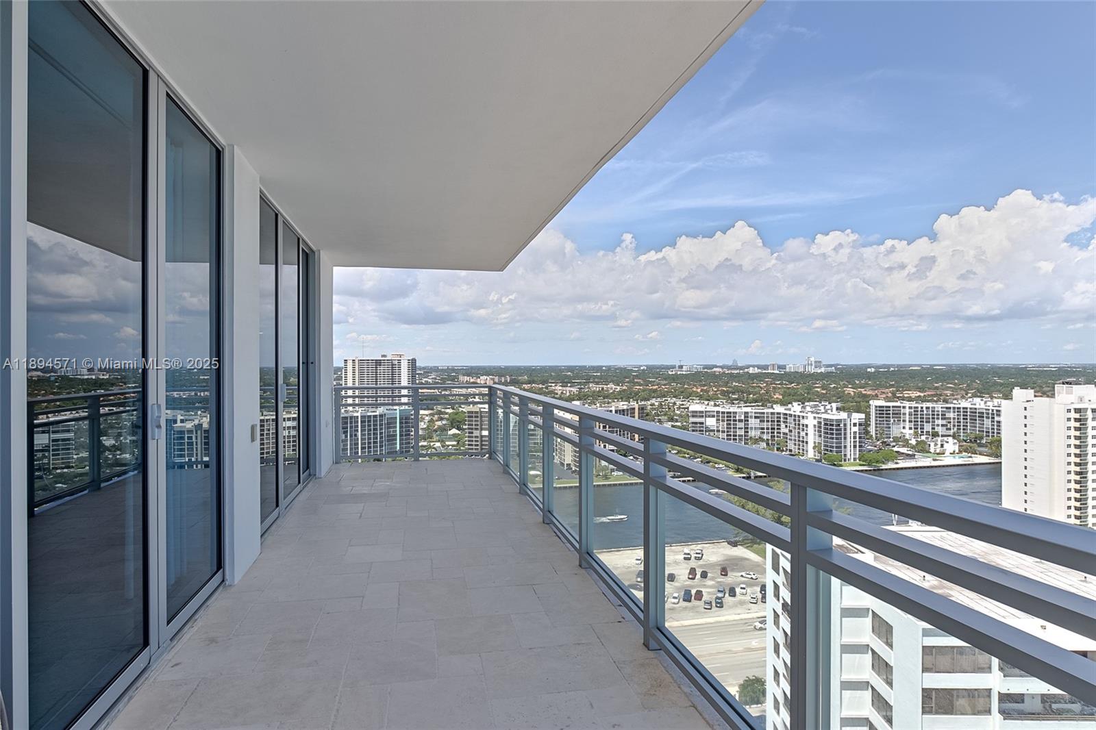 DIPLOMAT OCEANFRONT RESID - Residential Lease