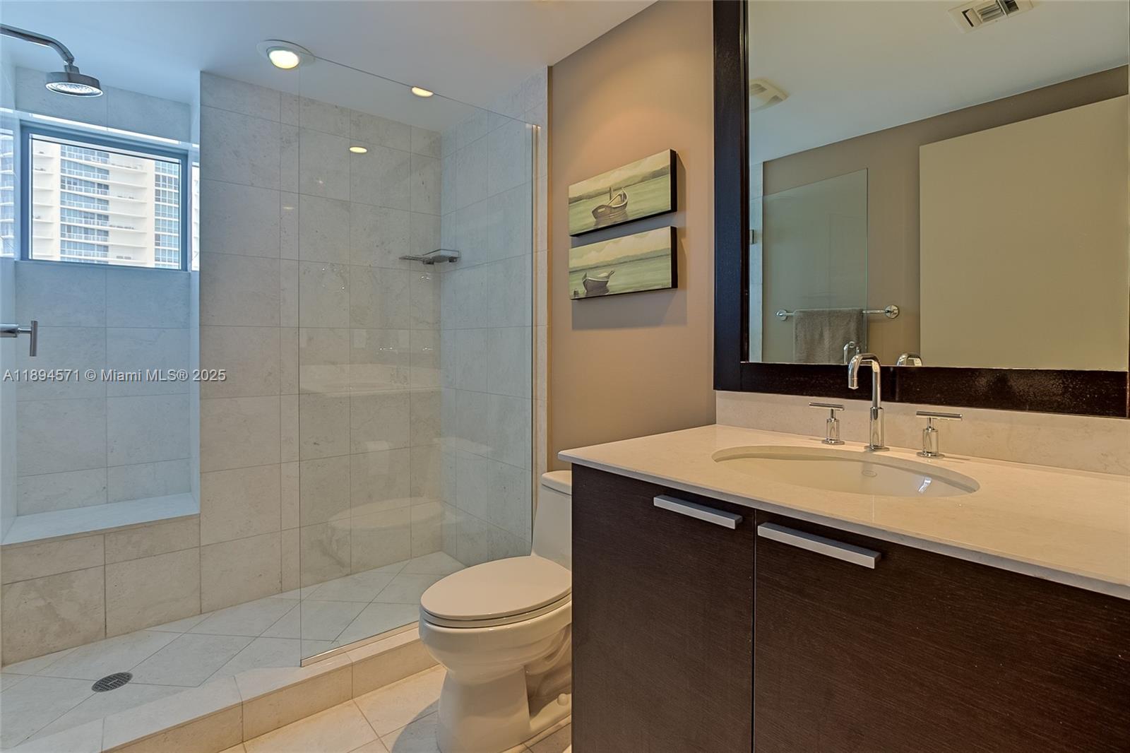 DIPLOMAT OCEANFRONT RESID - Residential Lease