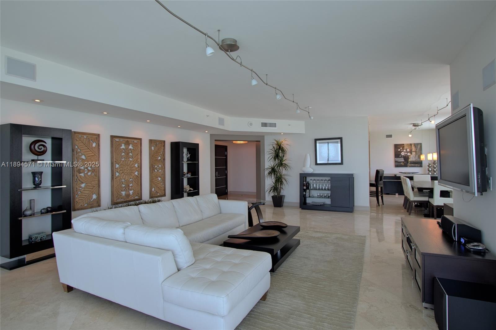 DIPLOMAT OCEANFRONT RESID - Residential Lease