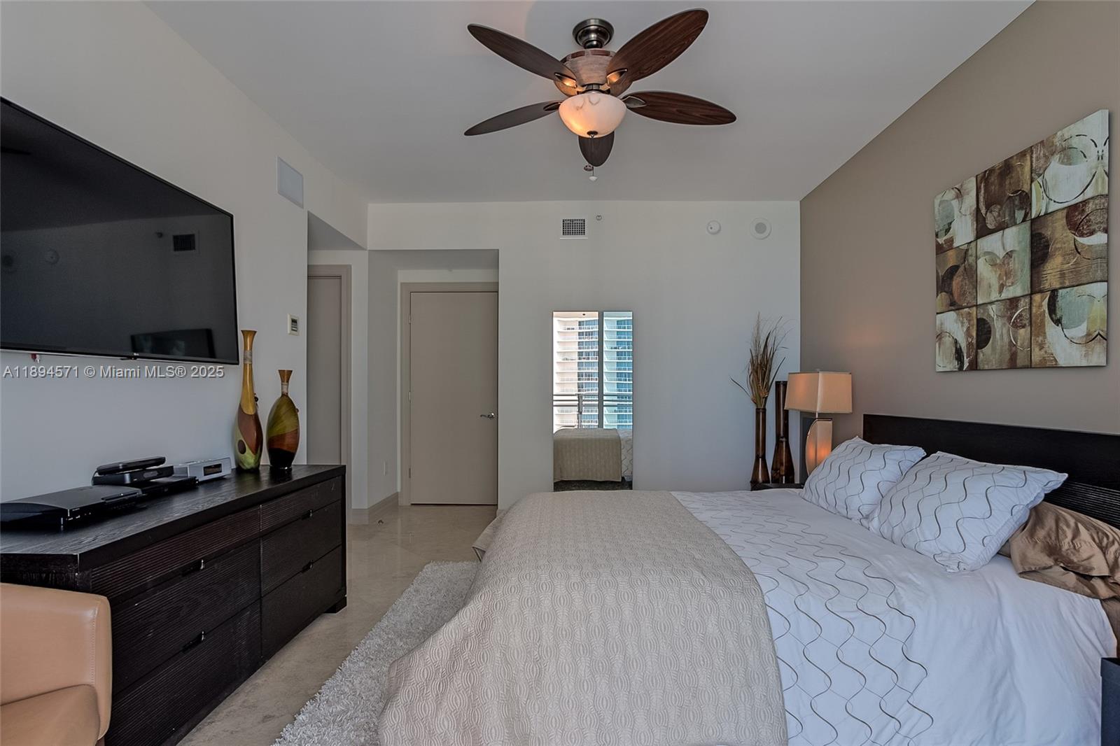 DIPLOMAT OCEANFRONT RESID - Residential Lease