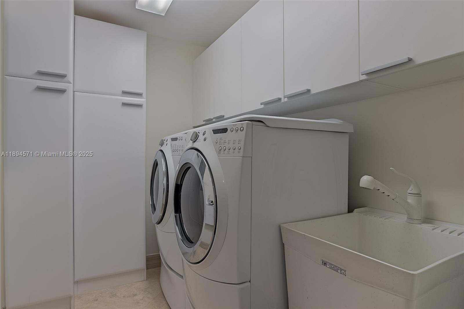 DIPLOMAT OCEANFRONT RESID - Residential Lease
