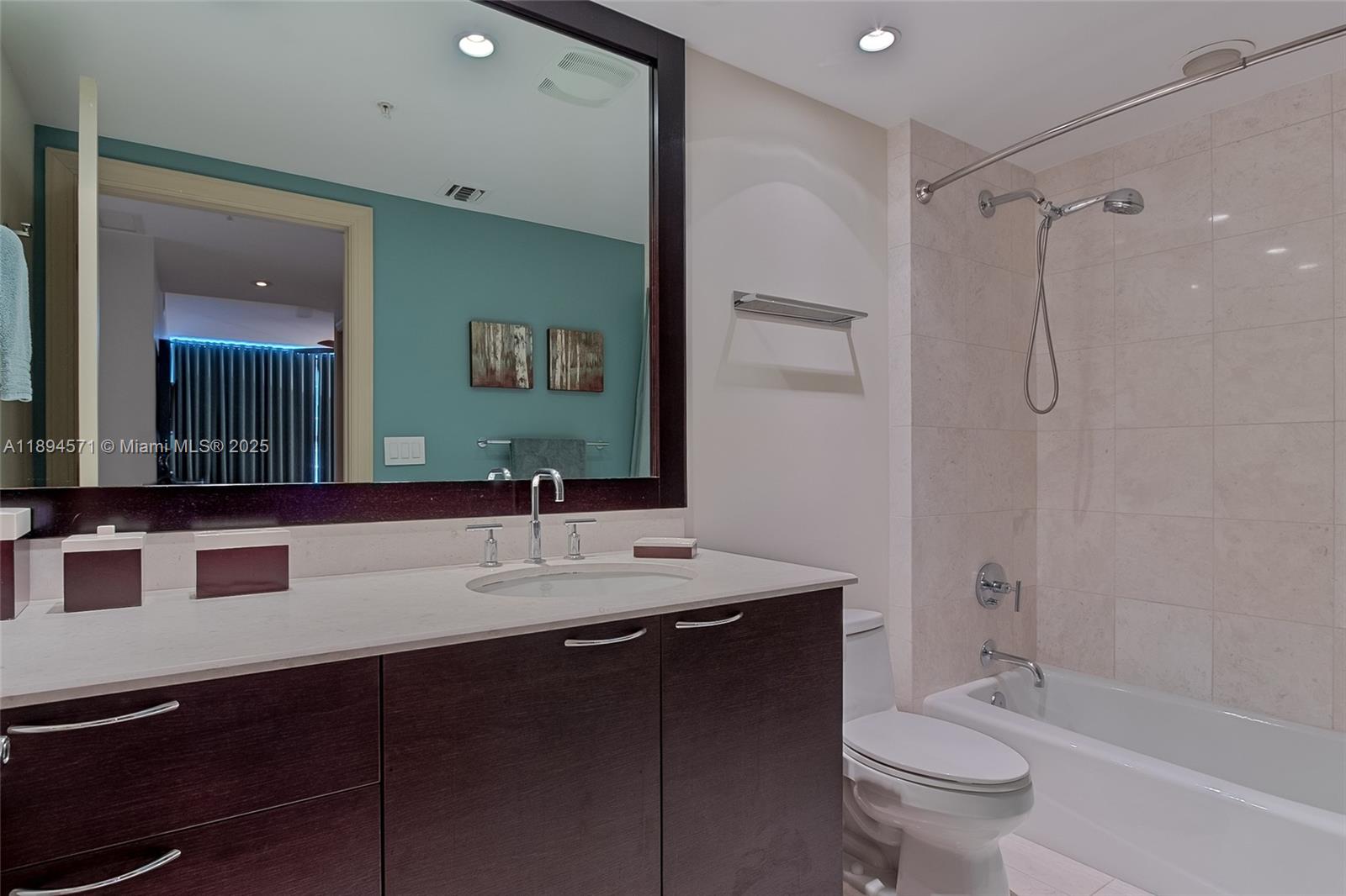DIPLOMAT OCEANFRONT RESID - Residential Lease