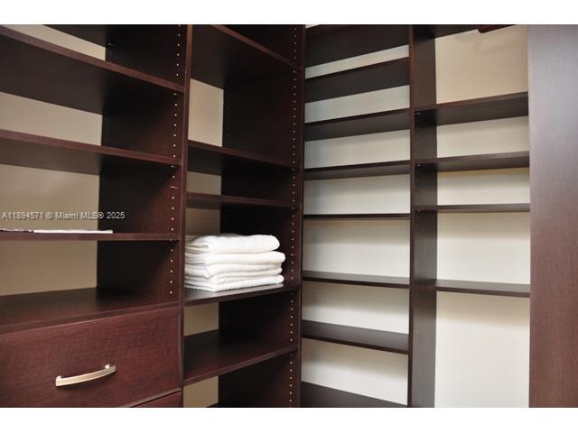 DIPLOMAT OCEANFRONT RESID - Residential Lease