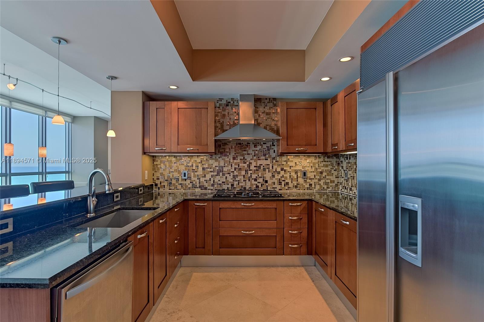 DIPLOMAT OCEANFRONT RESID - Residential Lease