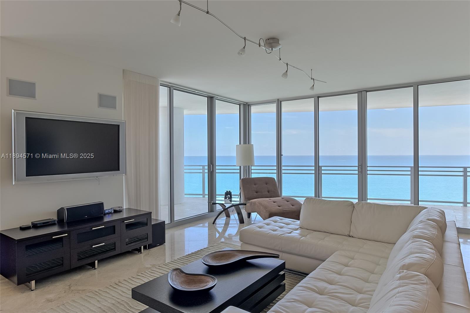 DIPLOMAT OCEANFRONT RESID - Residential Lease