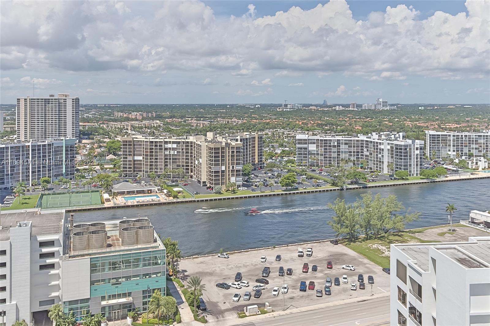 DIPLOMAT OCEANFRONT RESID - Residential Lease