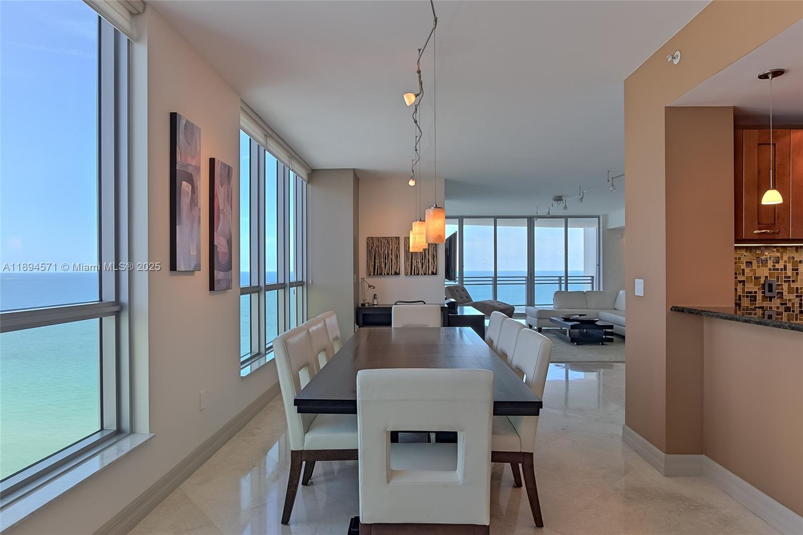 DIPLOMAT OCEANFRONT RESID - Residential Lease