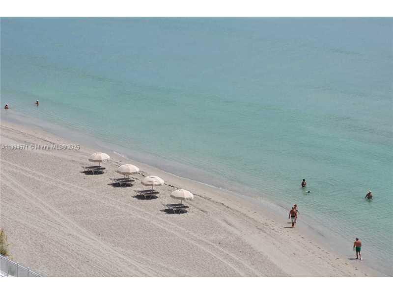 DIPLOMAT OCEANFRONT RESID - Residential Lease