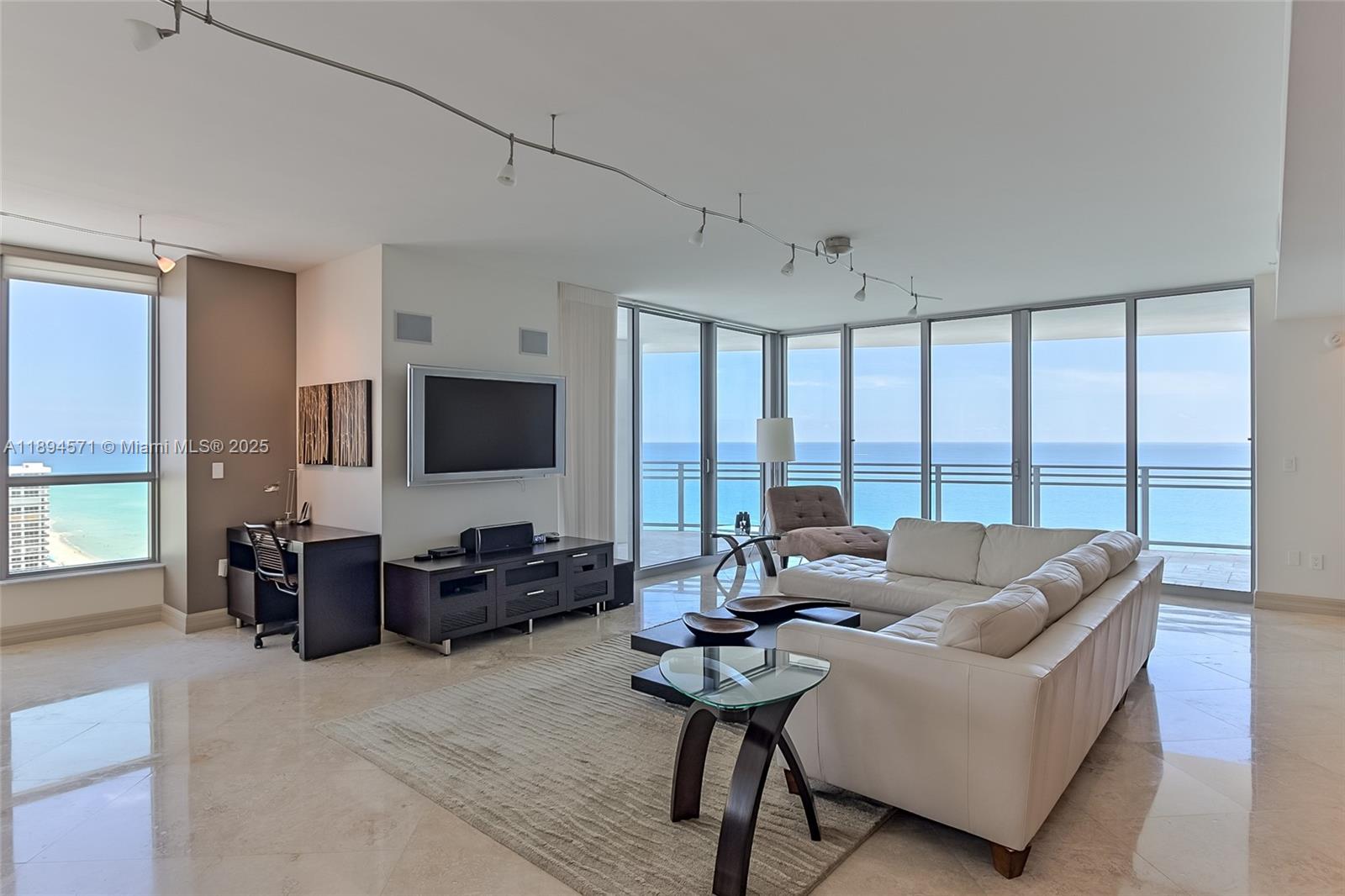 DIPLOMAT OCEANFRONT RESID - Residential Lease