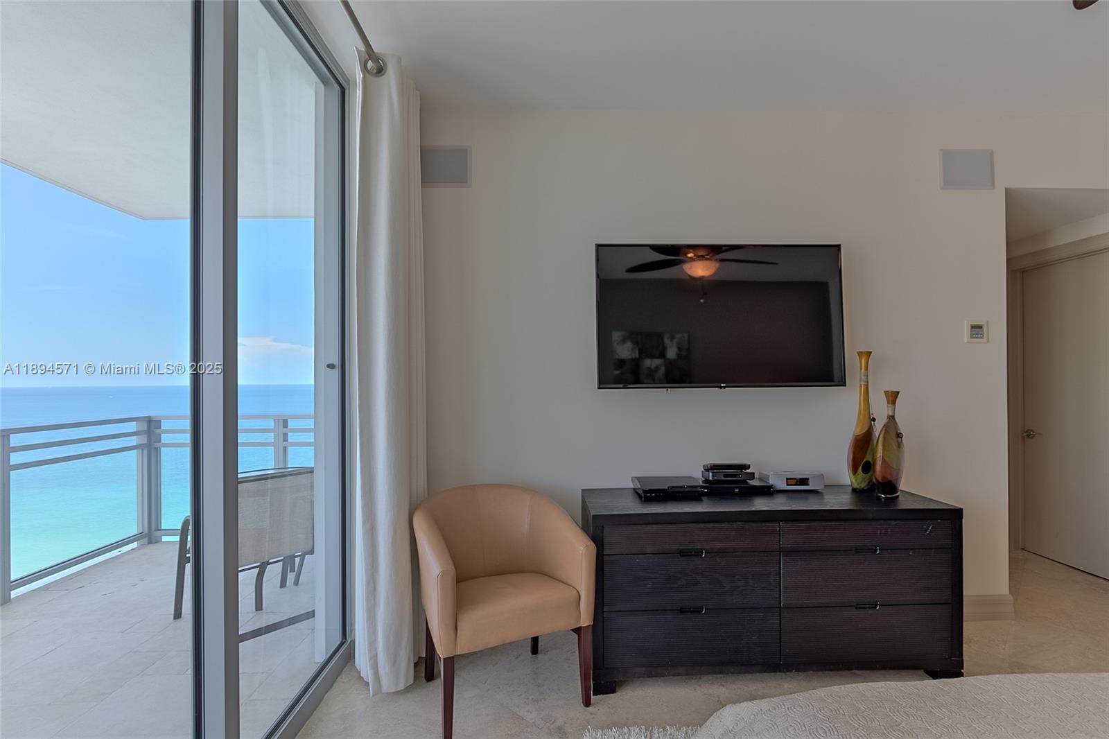 DIPLOMAT OCEANFRONT RESID - Residential Lease