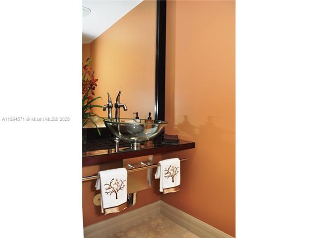DIPLOMAT OCEANFRONT RESID - Residential Lease