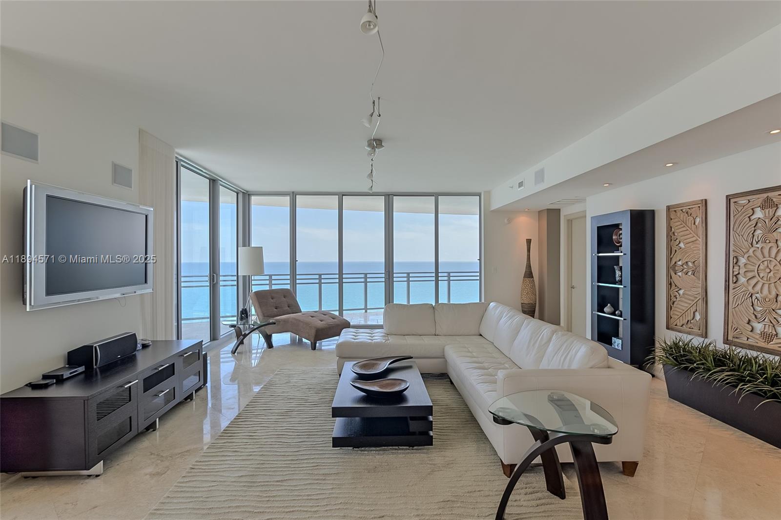 DIPLOMAT OCEANFRONT RESID - Residential Lease