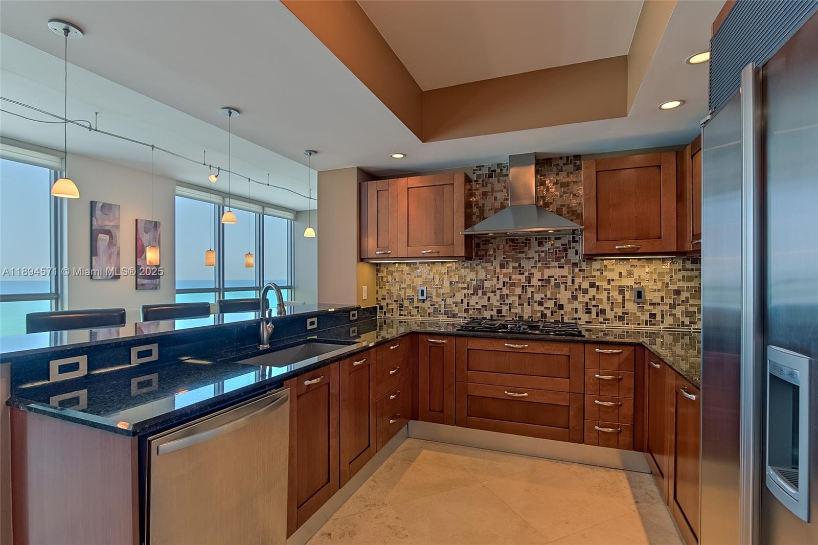 DIPLOMAT OCEANFRONT RESID - Residential Lease