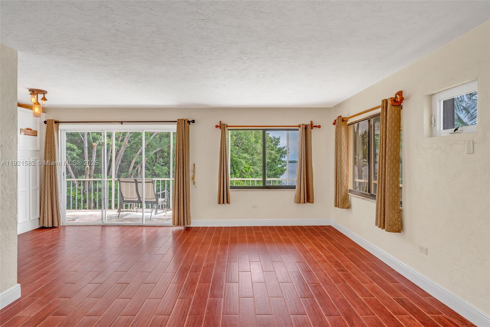 SOUTH CREEK VILLAGE - Residential