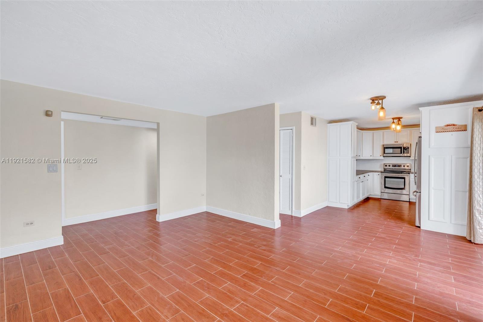 SOUTH CREEK VILLAGE - Residential