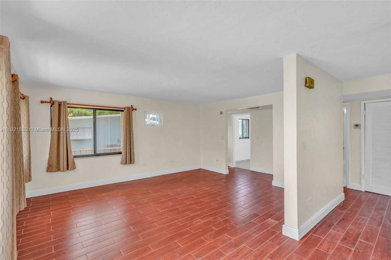 SOUTH CREEK VILLAGE - Residential