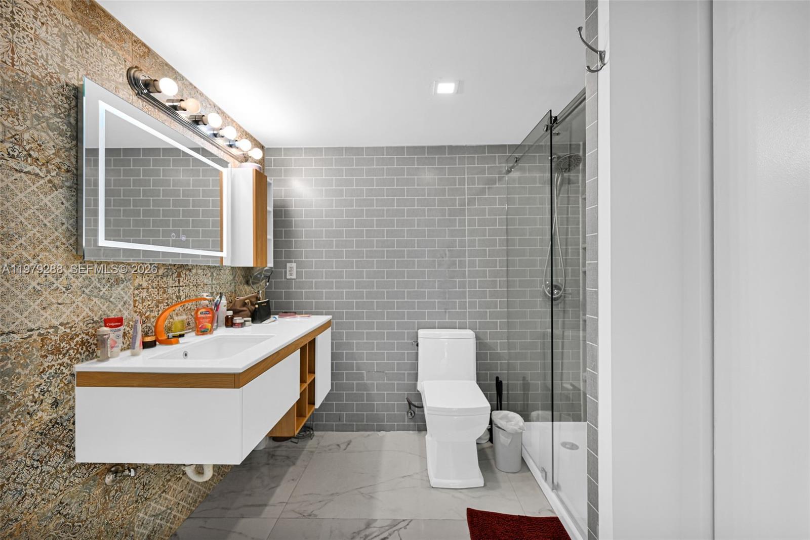 RONEY PALACE CONDO - Residential