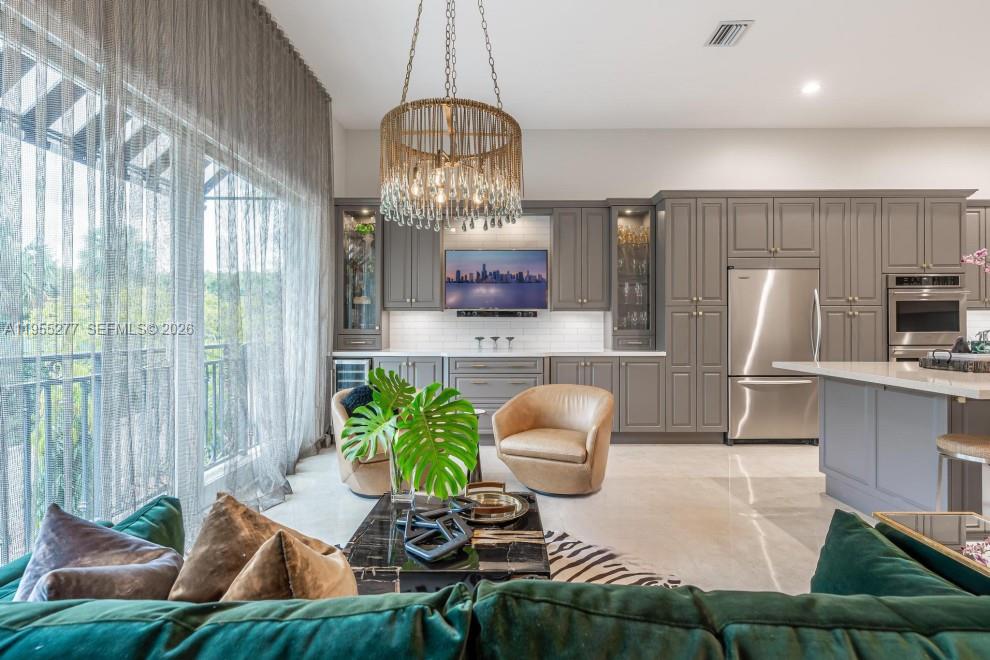 ROYAL HARBOUR YACHT CLUB - Residential