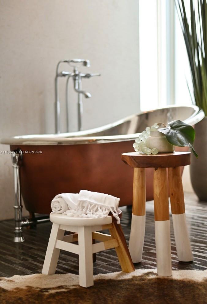 ROYAL HARBOUR YACHT CLUB - Residential