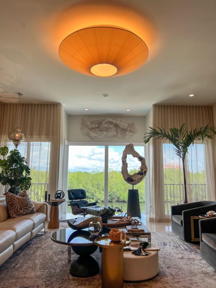 ROYAL HARBOUR YACHT CLUB - Residential