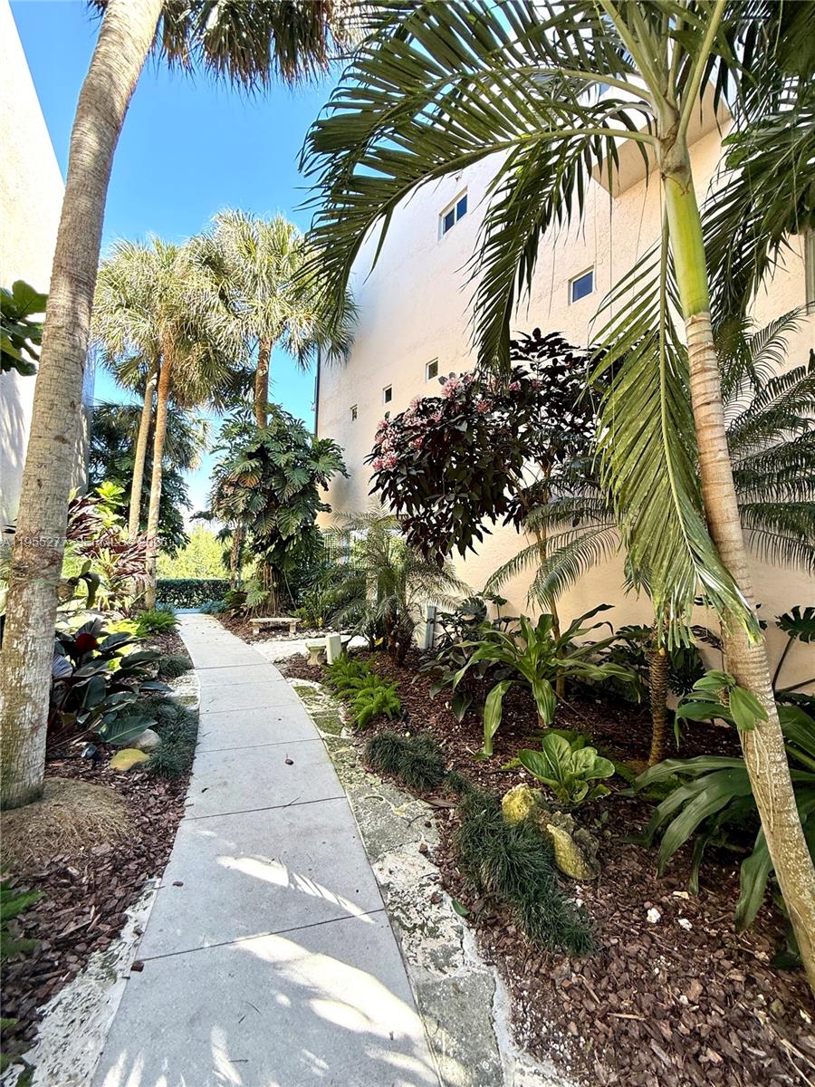 ROYAL HARBOUR YACHT CLUB - Residential