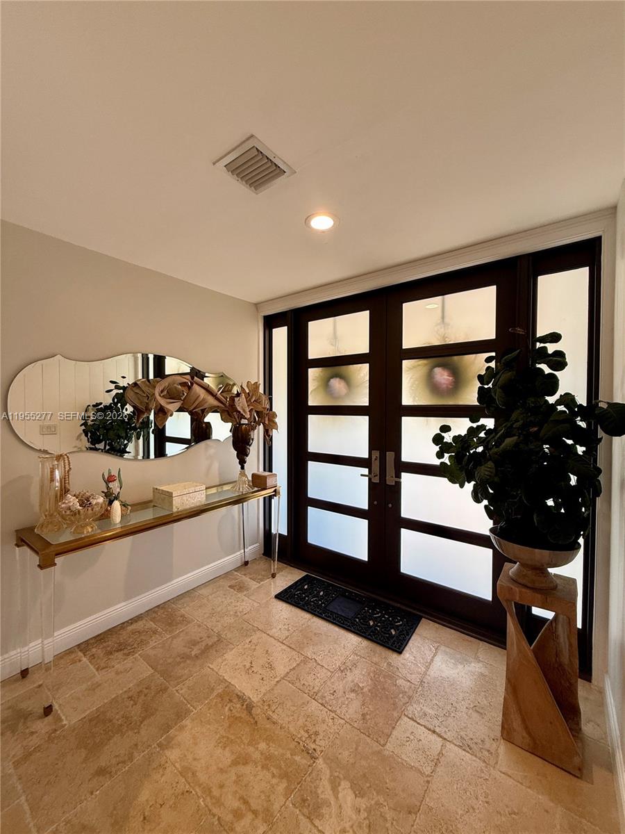 ROYAL HARBOUR YACHT CLUB - Residential